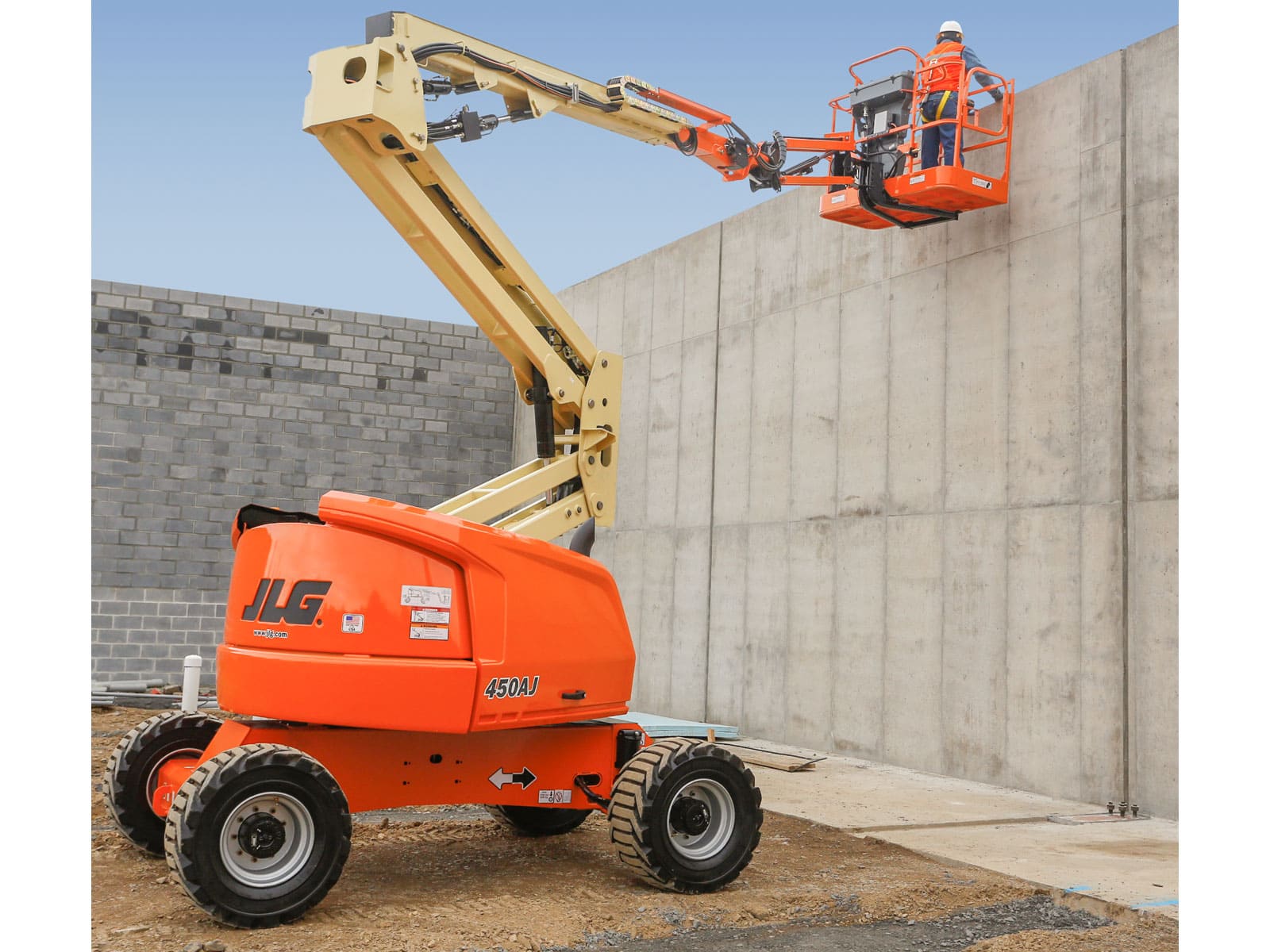 HR12NB Bi Fuel Articulating Boom Lift - View 3